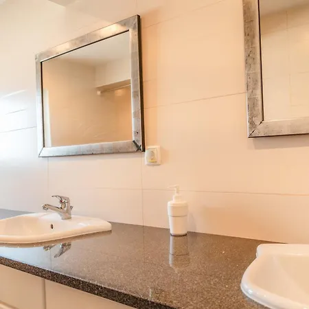 Arrifana Surf Camp *