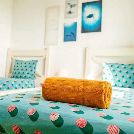 Arrifana Surf Camp بيت شباب